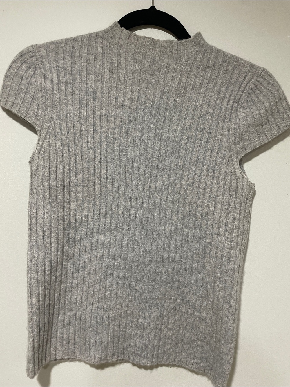 Aqua. Gray Ribbed Short-Sleeve Sweater Top
